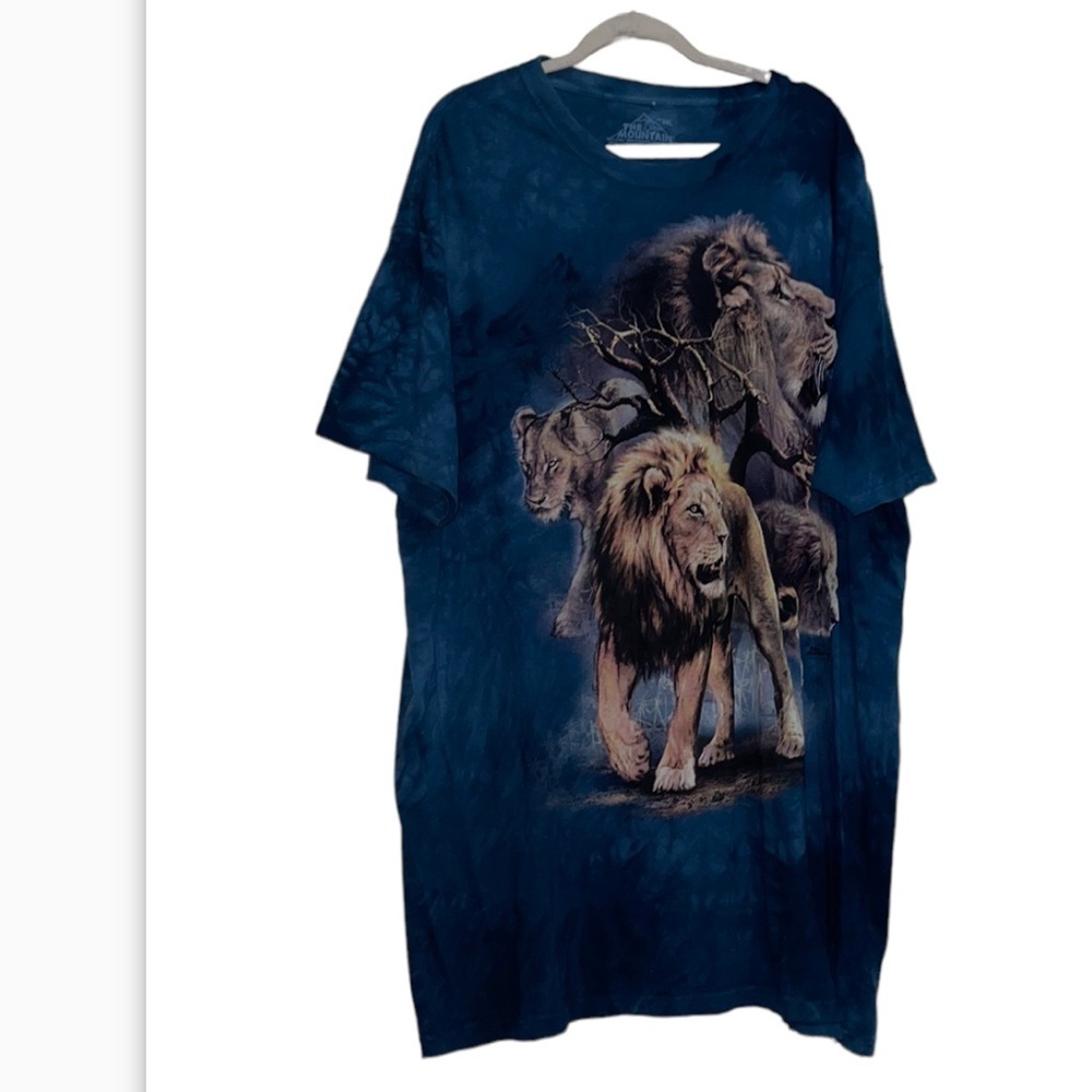2011 The Mountain UNISEX Shirt Featuring Lions King Of Jungle